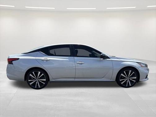 2021 Nissan Altima SR FWD