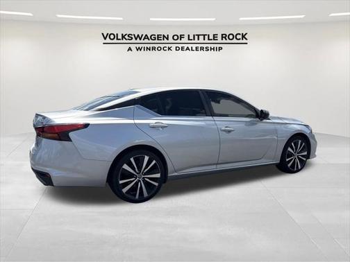 2021 Nissan Altima SR FWD