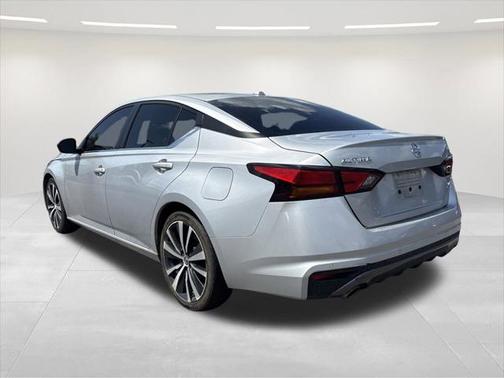 2021 Nissan Altima SR FWD
