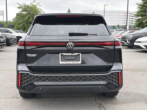 Deep Black Pearl 2026 Volkswagen Tiguan 2.0T SE R-Line Black