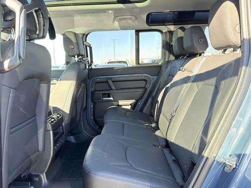2025 Land Rover Defender 110 P300