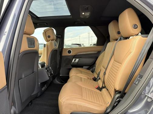 2024 Land Rover Discovery P360 Metropolitan Edition