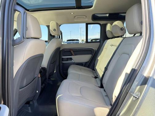 2023 Land Rover Defender 110 SE