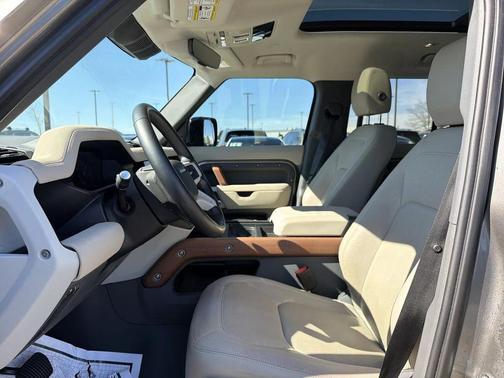 2023 Land Rover Defender 110 SE