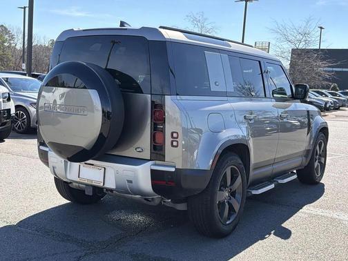 2023 Land Rover Defender 110 SE