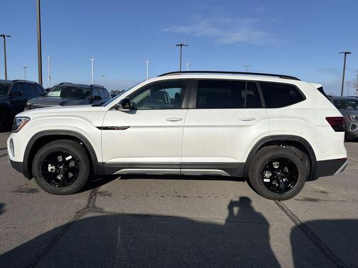 White Pearl 2026 Volkswagen Atlas Peak Edition