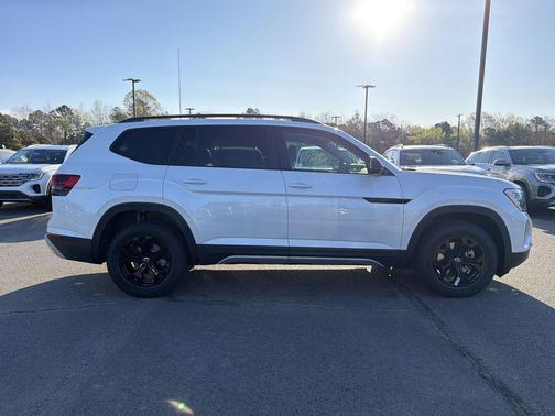 White Pearl 2026 Volkswagen Atlas Peak Edition