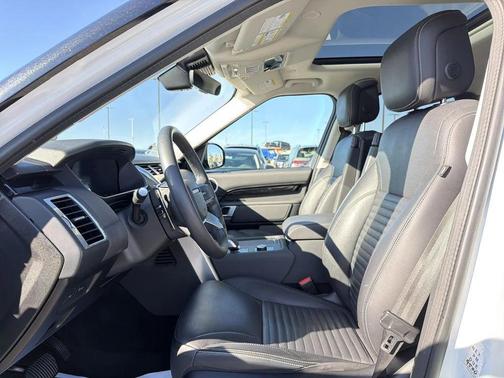 2024 Land Rover Discovery P300 S