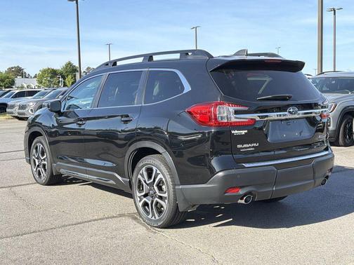 Crystal Black Silica 2024 Subaru Ascent Limited 8-Passenger