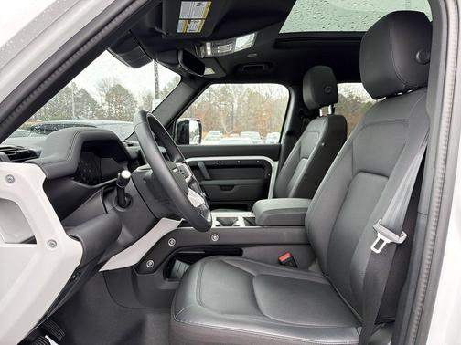 2025 Land Rover Defender 110 P300