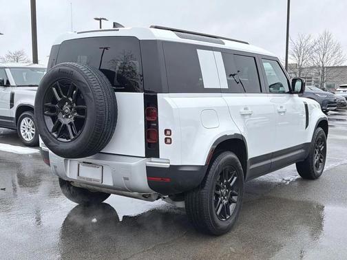 2025 Land Rover Defender 110 P300