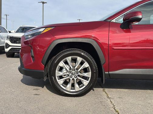 Pearl 2025 Toyota RAV4 XLE Premium