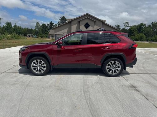 Pearl 2025 Toyota RAV4 XLE Premium