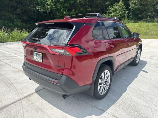 Pearl 2025 Toyota RAV4 XLE Premium