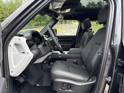 2025 Land Rover Defender 110 P400 X-Dynamic SE