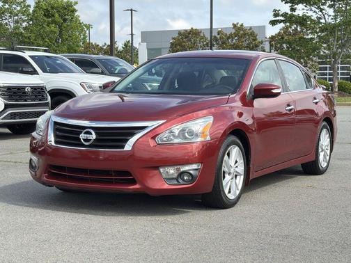 Cayenne Red 2015 Nissan Altima 2.5 SV