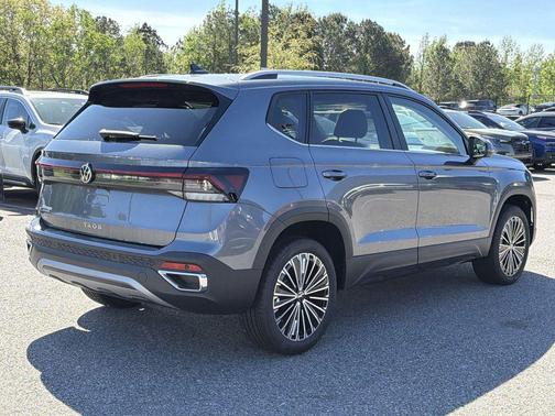 Platinum 2026 Volkswagen Taos SE