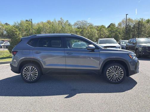 Platinum 2026 Volkswagen Taos SE