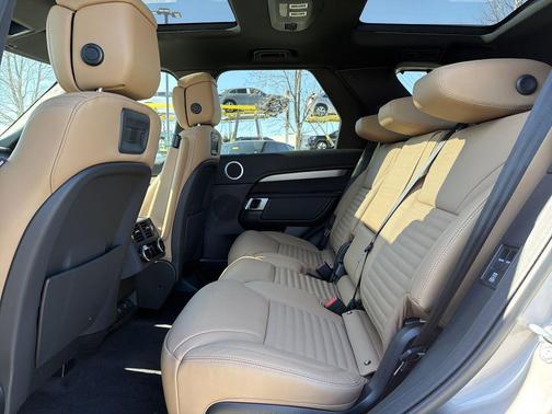 2026 Land Rover Discovery Dynamic SE