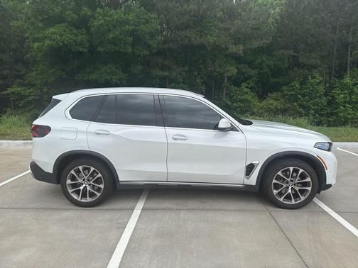 Alpine White 2024 BMW X5 xDrive40i