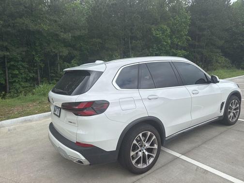 Alpine White 2024 BMW X5 xDrive40i