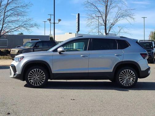 2026 Volkswagen Taos SE