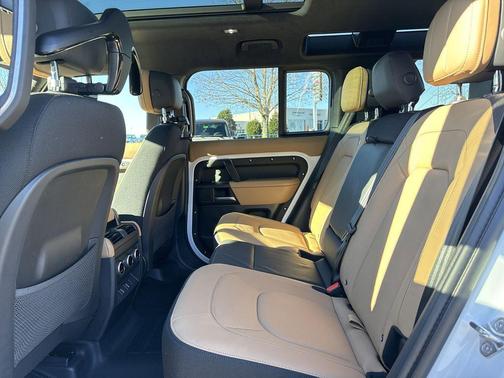 2026 Land Rover Defender 110 V8