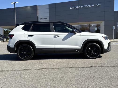 2025 Volkswagen Taos 1.5T SE Black