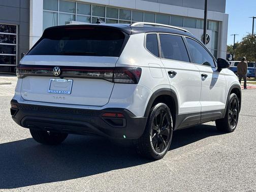 2025 Volkswagen Taos 1.5T SE Black