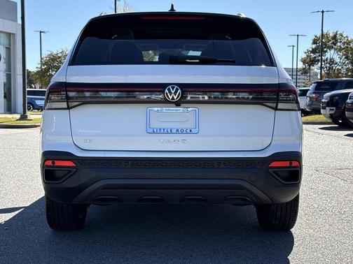 2025 Volkswagen Taos 1.5T SE Black