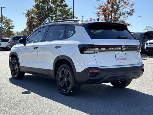 2025 Volkswagen Taos 1.5T SE Black