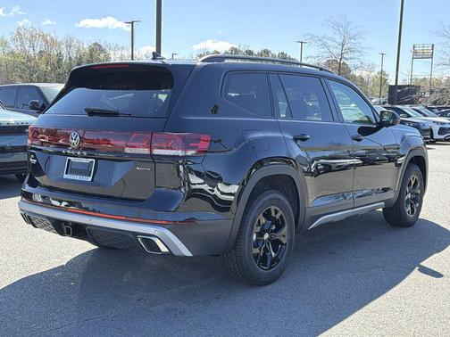 Deep Black Pearl 2026 Volkswagen Atlas Peak Edition