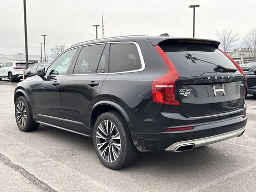 2021 Volvo XC90 T5 Momentum
