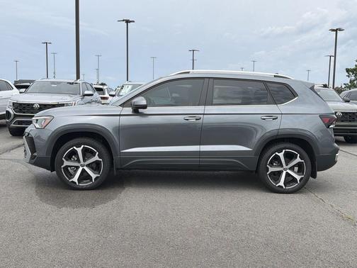 Platinum Gray Metallic 2025 Volkswagen Taos 1.5T SEL