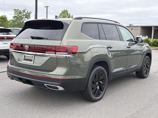 avocado green pearl 2026 Volkswagen Atlas 2.0T SE w/Technology