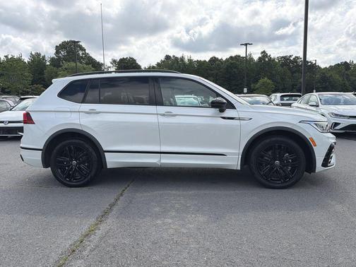 White 2022 Volkswagen Tiguan 2.0T SE R-Line Black