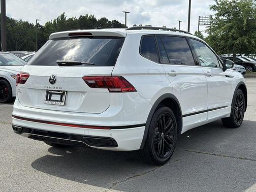 White 2022 Volkswagen Tiguan 2.0T SE R-Line Black
