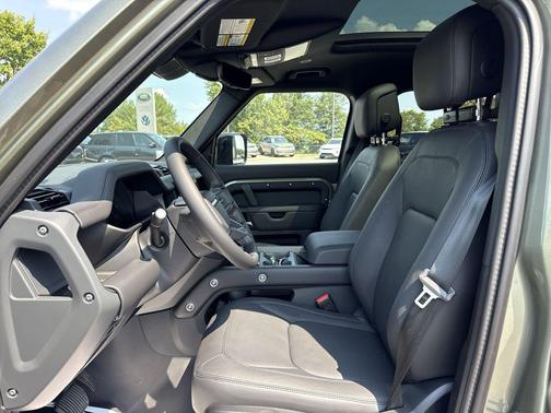 2025 Land Rover Defender 110 P400 X-Dynamic SE