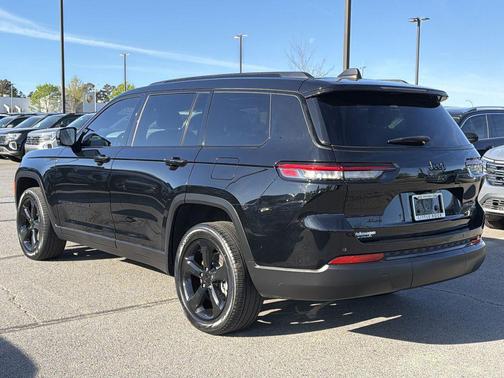 Diamond Black Crystal Pearlcoat 2023 Jeep Grand Cherokee L Limited