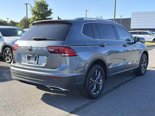 Platinum Gray Metallic 2023 Volkswagen Tiguan 2.0T SE