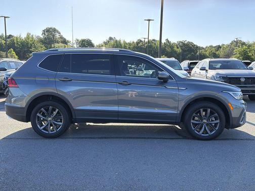 Platinum Gray Metallic 2023 Volkswagen Tiguan 2.0T SE