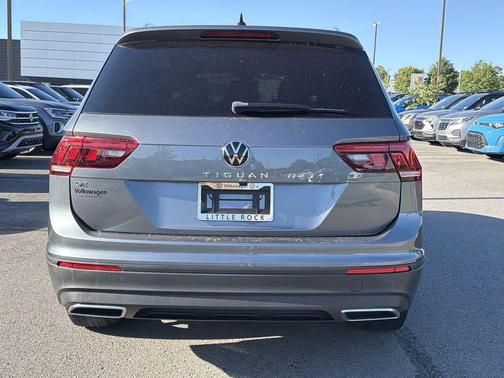 Platinum Gray Metallic 2023 Volkswagen Tiguan 2.0T SE