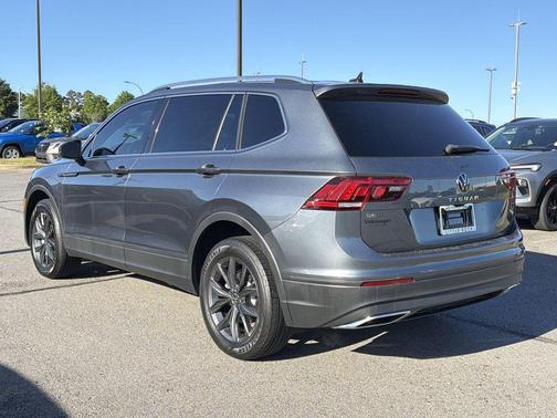 Platinum Gray Metallic 2023 Volkswagen Tiguan 2.0T SE