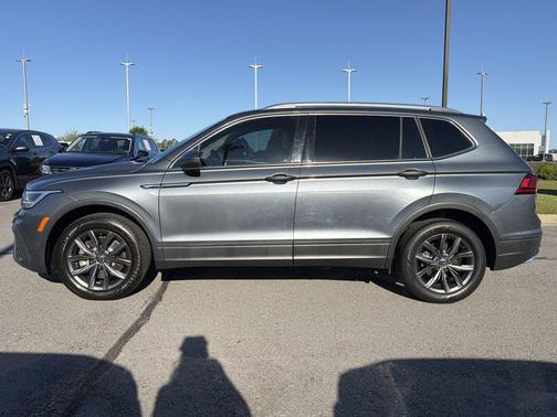 Platinum Gray Metallic 2023 Volkswagen Tiguan 2.0T SE