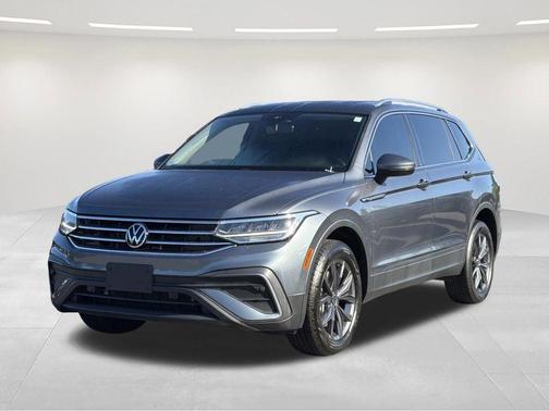 Platinum Gray Metallic 2023 Volkswagen Tiguan 2.0T SE