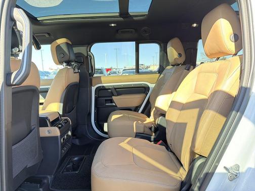 Fuji White 2026 Land Rover Defender P400 X-Dynamic SE