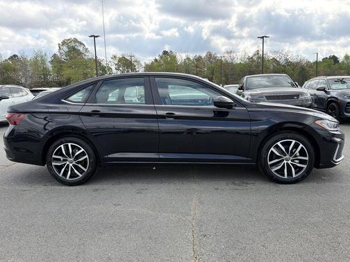 Deep Black Pearl 2026 Volkswagen Jetta 1.4T SE