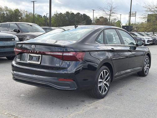 Deep Black Pearl 2026 Volkswagen Jetta 1.4T SE