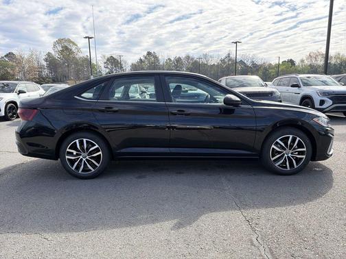 Deep Black Pearl 2026 Volkswagen Jetta 1.4T SE