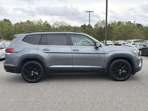 Platinum Gray Metallic 2024 Volkswagen Atlas 2.0T SE w/Technology 4MOTION